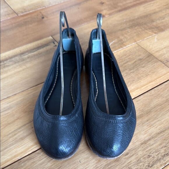Frye “Carson” flats - Picture 1 of 6